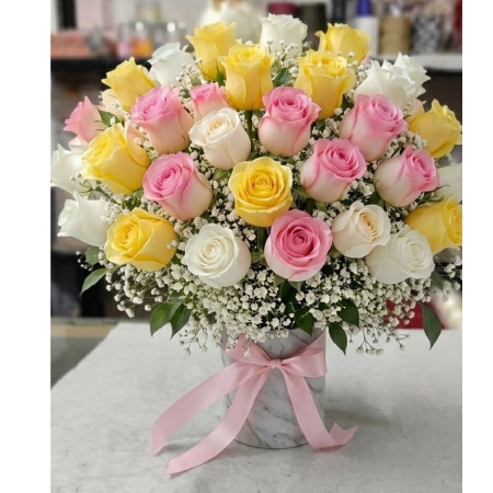 26 romantic yellow pink white  roses flowers in vase